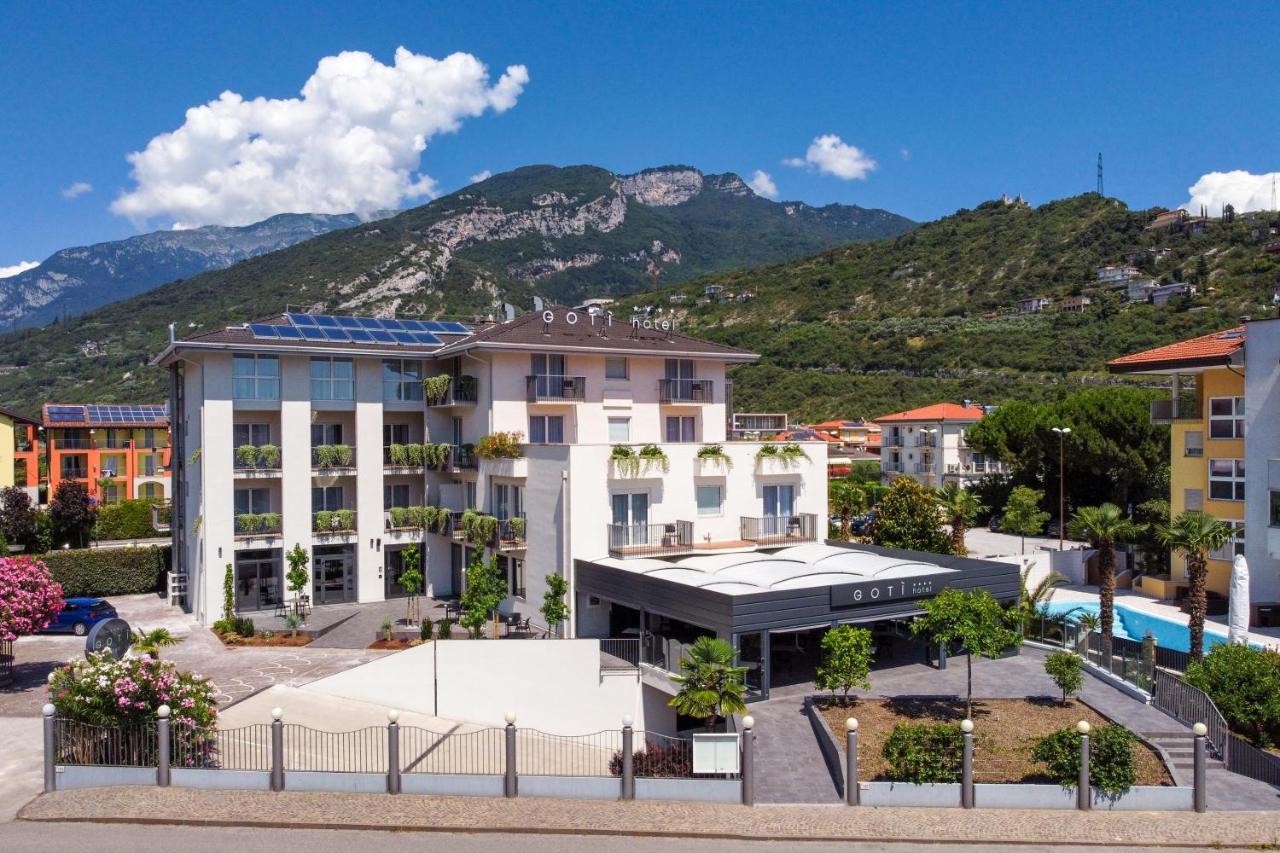โกติ โฮเต็ล Hotel Torbole Sul Garda ภายนอก รูปภาพ