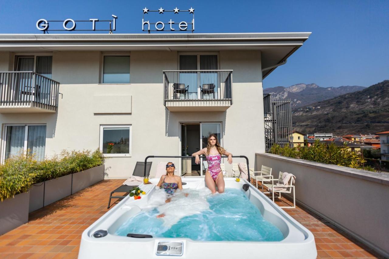 โกติ โฮเต็ล Hotel Torbole Sul Garda ภายนอก รูปภาพ