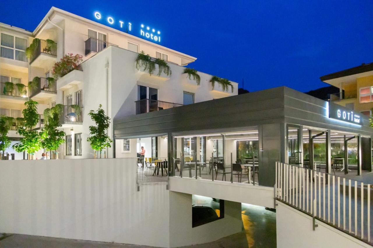 โกติ โฮเต็ล Hotel Torbole Sul Garda ภายนอก รูปภาพ