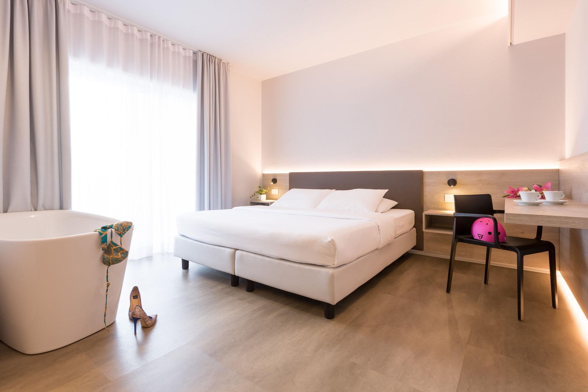 โกติ โฮเต็ล Hotel Torbole Sul Garda ภายนอก รูปภาพ