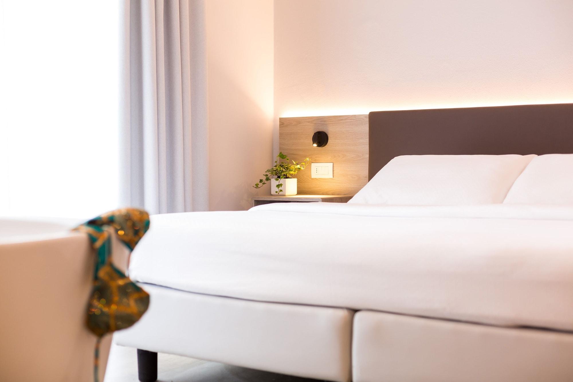 โกติ โฮเต็ล Hotel Torbole Sul Garda ภายนอก รูปภาพ