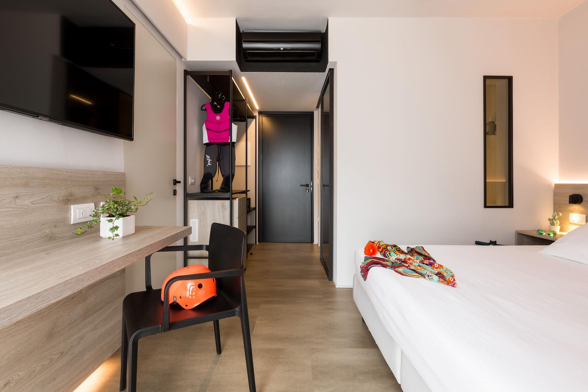 โกติ โฮเต็ล Hotel Torbole Sul Garda ภายนอก รูปภาพ