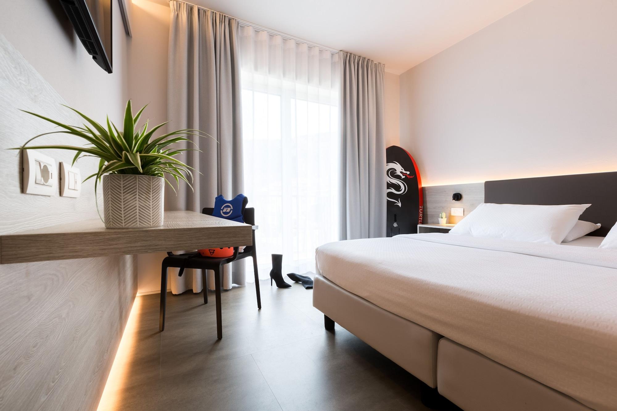 โกติ โฮเต็ล Hotel Torbole Sul Garda ภายนอก รูปภาพ