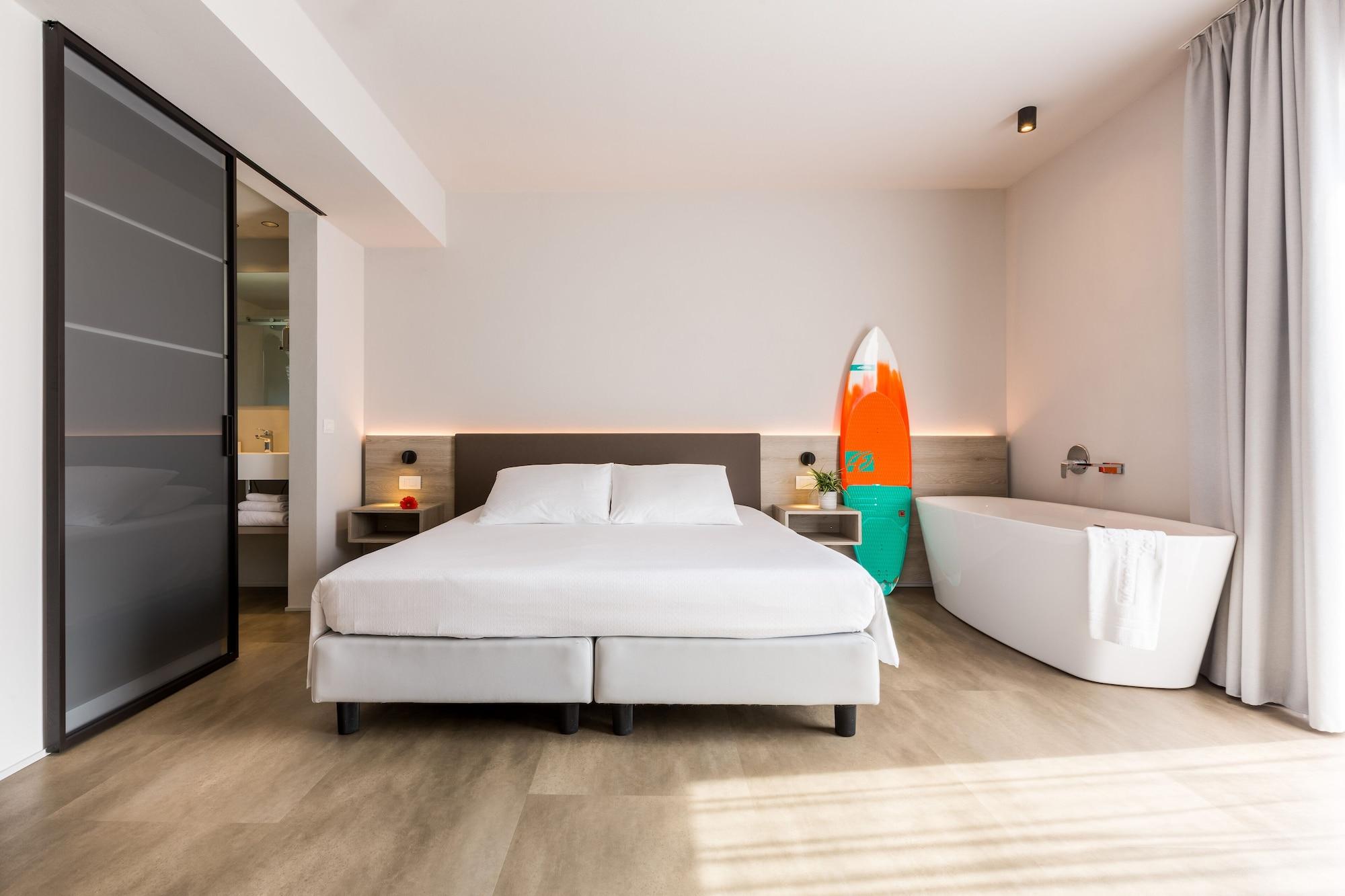 โกติ โฮเต็ล Hotel Torbole Sul Garda ภายนอก รูปภาพ